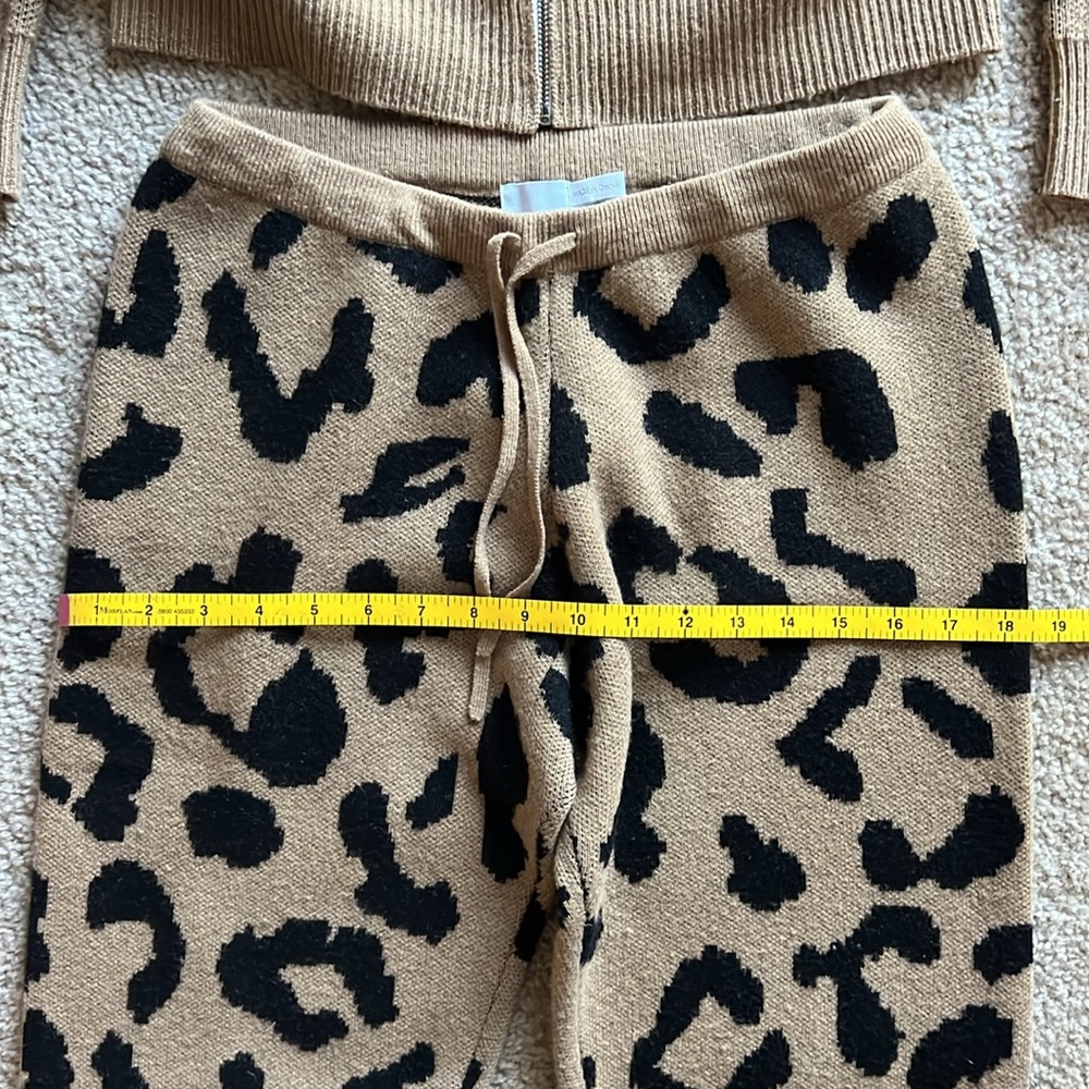 ๐ฅ MADELEINE THOMPSON Animal Print Mock Neck Zip Up Sweater and Pants Size S - Picture 11 of 17